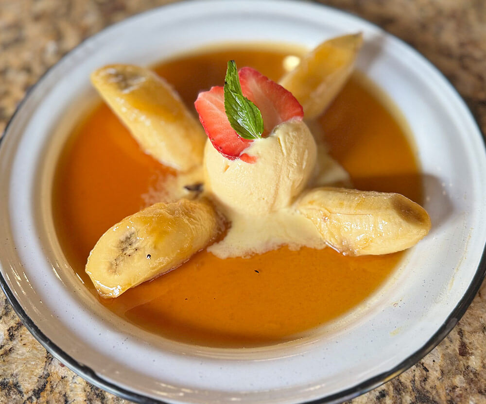 Plátanos flameados con helado de vainilla - Casa Tequila®